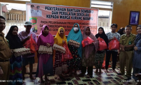 Giat hari senin tgl 26/12/2022....Probebaya bidang pemberdayaan oleh pokmas Gerbang Borneo Kel.Baqa.kec.Samarinda Seberang Penyerahan bantuan sembako dan peralatan sekolah untuk warga kurang mampu.