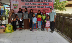 Tgl 1 September 2023 Penyerahan Bantuan Sembako Dan Peralatan Sekolah Kepada Warga Kurang Mampu Yang di hadiri oleh RT, Lurah dan Kasi Kesra Kelurahan Baqa Samarinda Seberang
