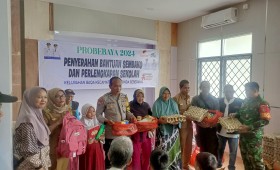 Penyerahan Bantuan Alat Sekolah dan Sembako Untuk Warga tidak mampu pada pelaksanaan Probebaya Tgl 23 Juli 2024.yang di hadiri oleh Lurah baqa, kasi kesra baqa, babinsa baqa, Babinmas baqa dan pendamping probebaya kecamatan samarinda seberang